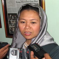 Yenny Anggap Biasa Soal Pertemuan Lukman Edy dan Hasyim Muzadi