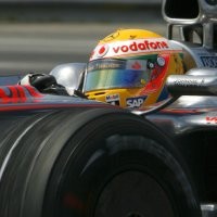 Hamilton Bersenjatakan Dukungan Fans