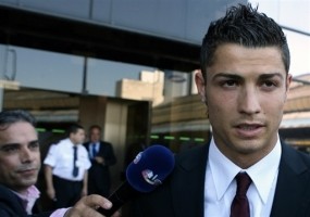 Ronaldo Takkan Tinggalkan MU
