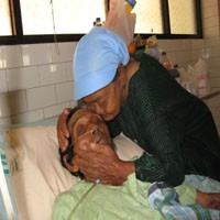 Tak Ada Saudara, Mbok Darmi Enggan Pulang Kampung