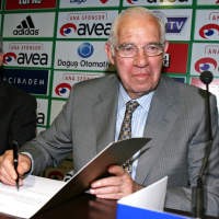 Aragones Resmi Tangani Fenerbahce