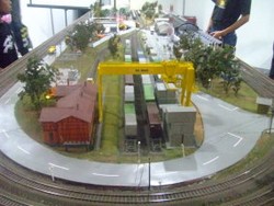 Kereta Api Model, Sang Kolektor plus Bisnisman