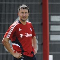 Van Basten Pergi, Van Bommel Kembali