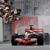 Hamilton Mendominasi Trek Basah 