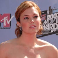 Mandy Moore Putus Cinta Lagi
