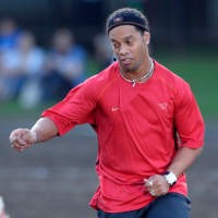 Ke Milan Saja, Dinho