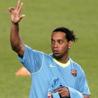 Dinho Tolak City, Milan Terbentur Gaji