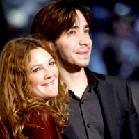 Drew Barrymore Putus Lagi