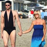 Jim Carrey Liburan Berbikini