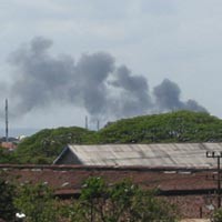 Asap Kebakaran Pabrik di Kenjeran Terlihat Radius 5 Kilometer