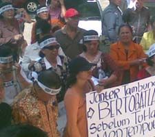 Jemaat HKBP Demo di Hotel