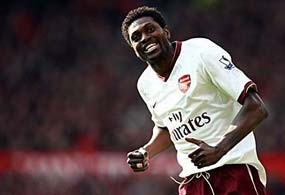 Milan Belum Lepas Drogba dan Adebayor