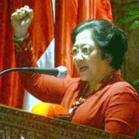 Ambil Nomor Urut, Mega Utus Puan 