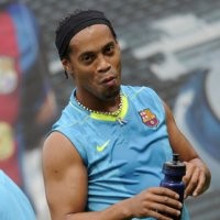 Ronaldinho Ngotot Ingin ke Beijing 