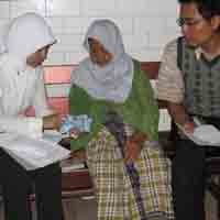 Bantuan detikers Tahap II Diserahkan ke Mbok Darmi