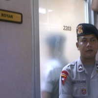 6 Jam Geledah Ruang Bulyan, KPK Angkut Koper