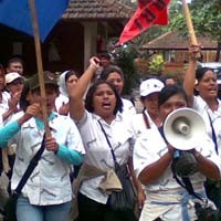 Dijadikan Tenaga Kontrak, Seribu Buruh Perempuan Demo