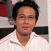 Delon Pilih Perempuan Berambut Panjang