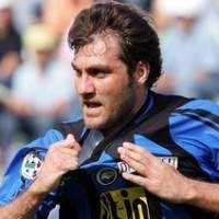 Vieri Disambut Demonstrasi