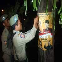 Panwaslu Bersihkan Atribut Cagub yang Salahi Aturan