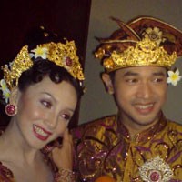 Oka Antara Bulan Madu di Rumah