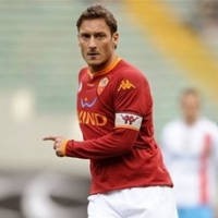 Totti Tak Tutup Pintu untuk Azzurri
