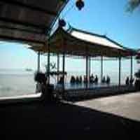 Pengunjung Pantai Kenjeran Diprediksi Capai 63 Ribu Orang