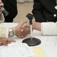 Pasangan Terpisah Jarak Ijab Kabul Via Ponsel