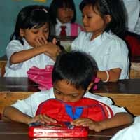 Hari Pertama Ajaran Baru Diwarnai Tangis dan Tawa