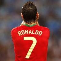 Batal Kunjungi CR7, Fergie Fokus ke Berbatov