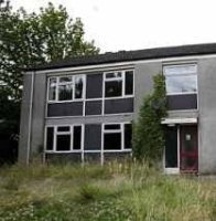 Pria Potong Kepala Sendiri dengan Gergaji Mesin