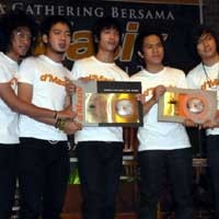 Cinta Ini Membunuhku di 1 Juta Hp, dMasiv Terharu