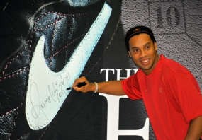 Dinho, Pemupus Dahaga Superstar Milan