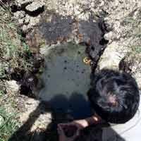 Aneh, Sumur Warga Sumenep Keluarkan Air Bercampur Aspal