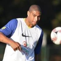 Tekad Adriano Cetak Banyak Gol