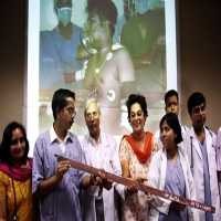 Besi Sepanjang 1,5 Meter Tembus Dada, Pria Selamat