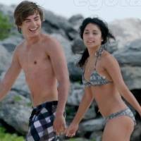 Bintang High School Musical Liburan Berbikini