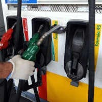 Harga Minyak Anjlok ke US$ 130 per Barel