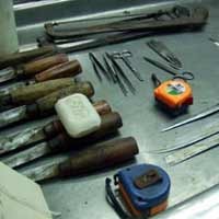 Alat Bedah Menanti Jenazah Sugeng dan Sumiarsih