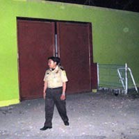 Dua Mobil Berkaca Gelap Masuki Rutan Medaeng