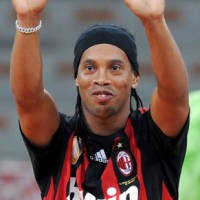 Dinho Tak Sabar Berduet dengan Kaka