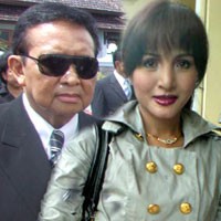 Moerdiono Tak Mau Akui Anak Machica