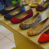 Simple dan Girlie Dengan Flat Shoes