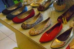 Simple dan Girlie Dengan Flat Shoes