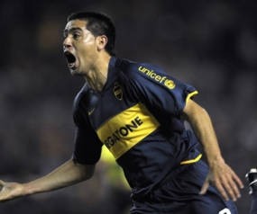 Asa Forlan Bereuni dengan Riquelme