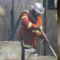 Warga Temukan Mayat di Reruntuhan Kebakaran Semarang