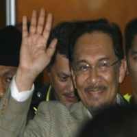 Anwar Ibrahim Bersumpah akan Gulingkan PM Badawi