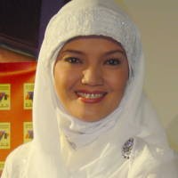 Ratih Sanggarwati dan Tips Anti Cerai