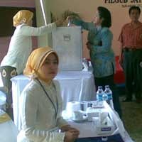 Nyoblos Dilayani Ibu-ibu Cantik, Dapat Bonus Soto Lagi