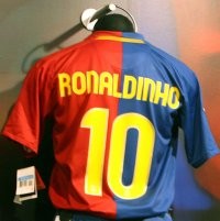 Dinho Kenang Senyumnya Bersama Barca